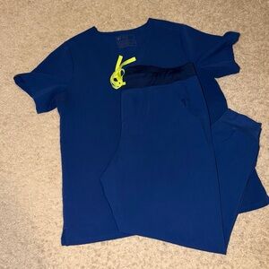 Figs (Electric Blue) set size XL.